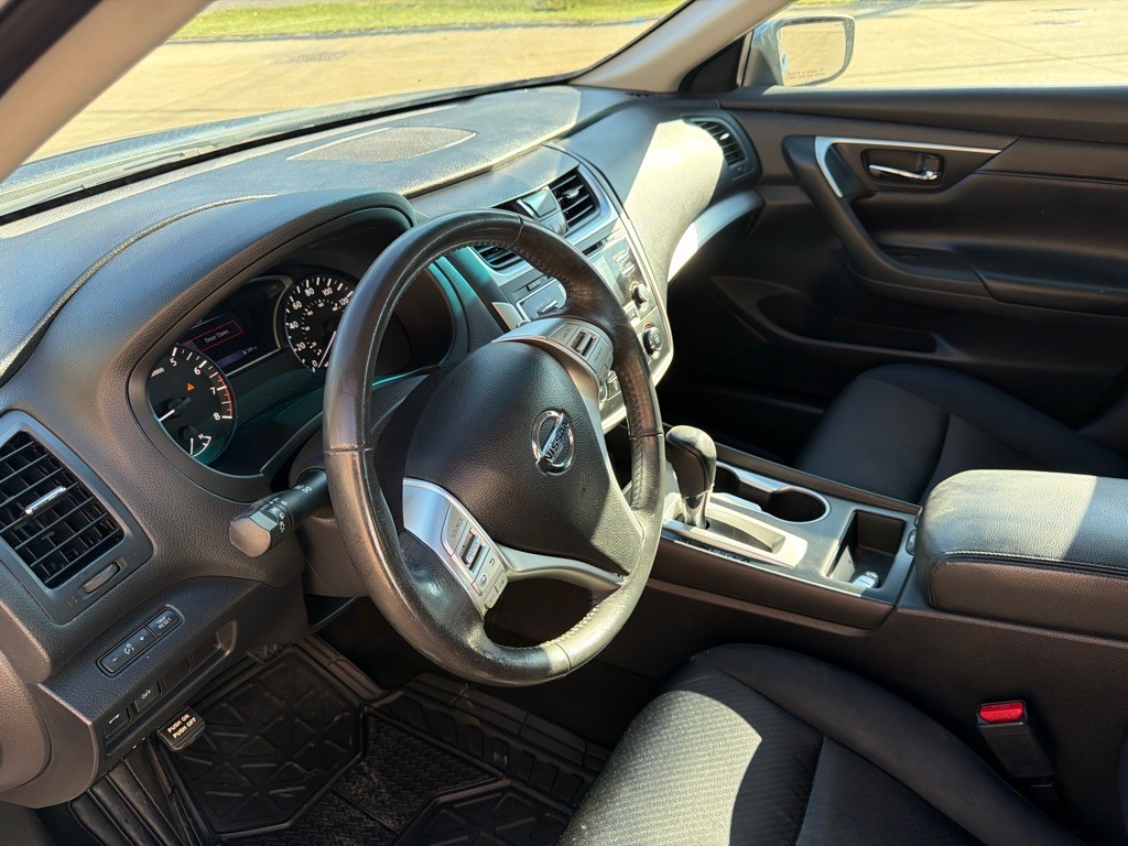2017 Nissan Altima Image 15