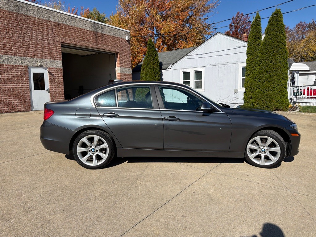 2015 BMW 3 Series Image 4