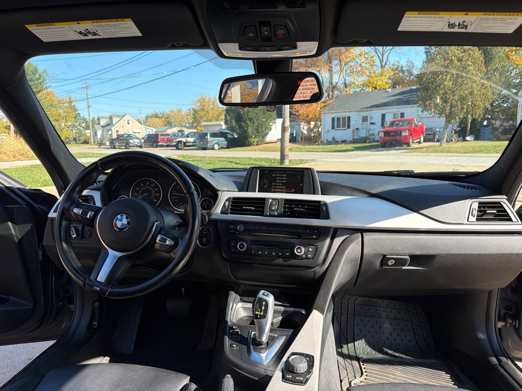 2015 BMW 3 Series Image 9