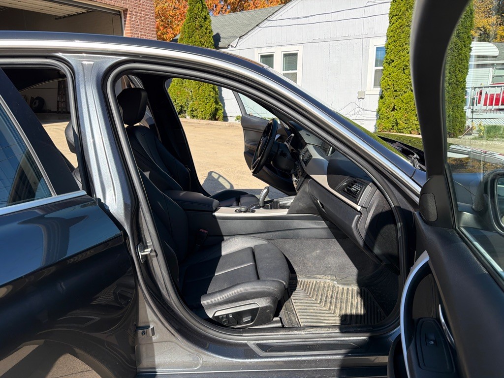 2015 BMW 3 Series Image 11