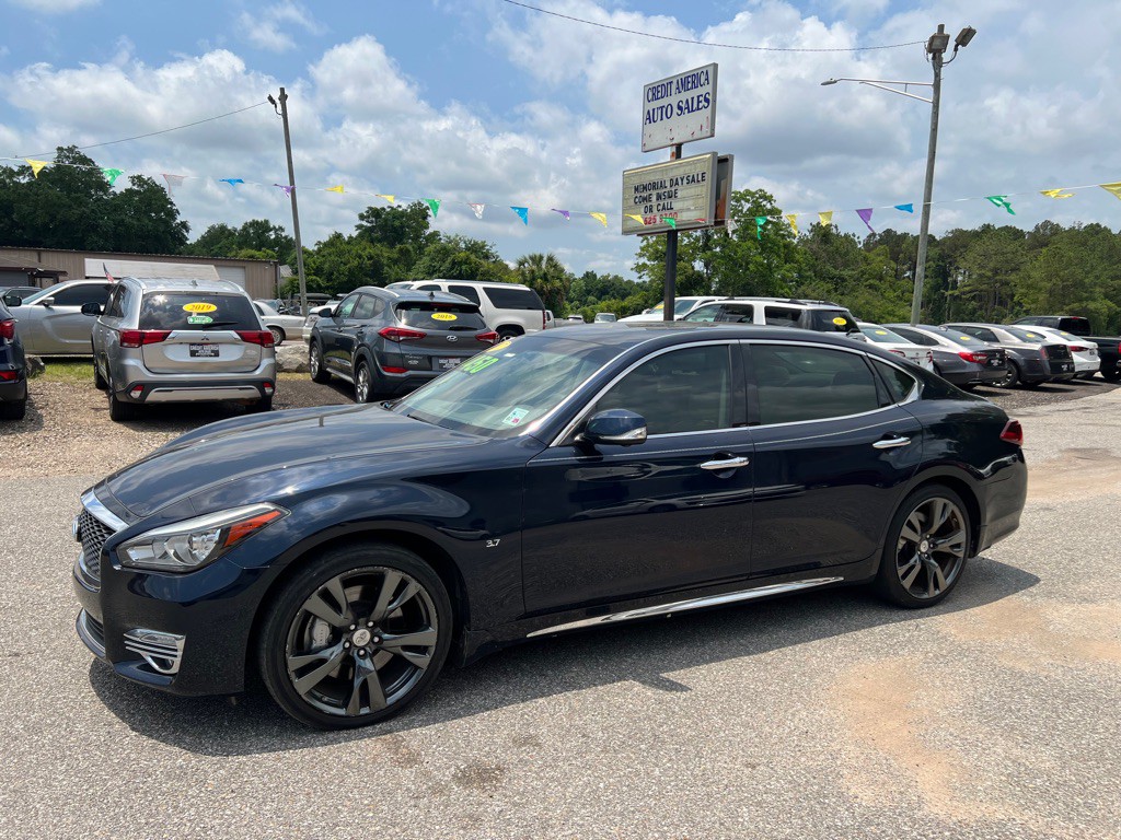 2017 INFINITI Q70 Image 2