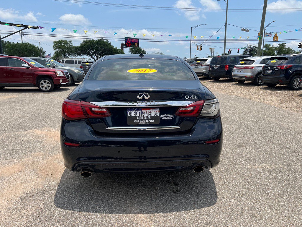 2017 INFINITI Q70 Image 3