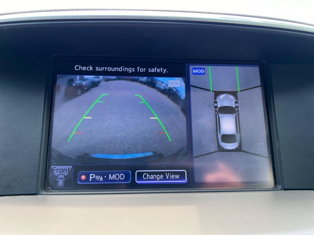 2017 INFINITI Q70 Image 8