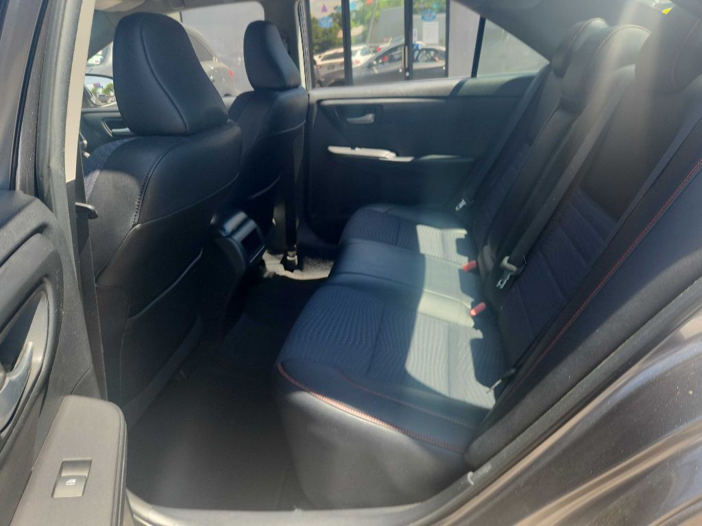 2015 Toyota Camry Image 6