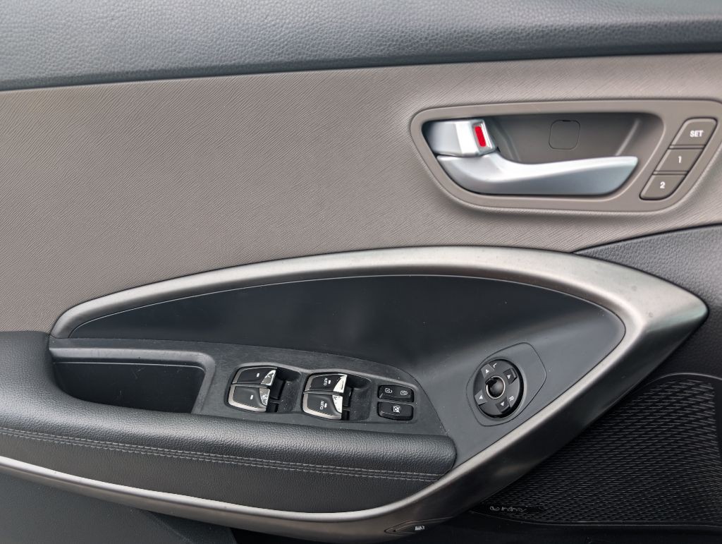 2018 Hyundai Santa Fe Image 17