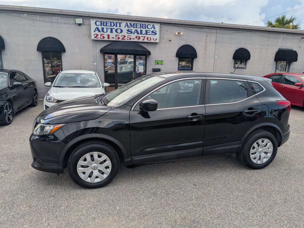 2018 Nissan Rogue Image 1