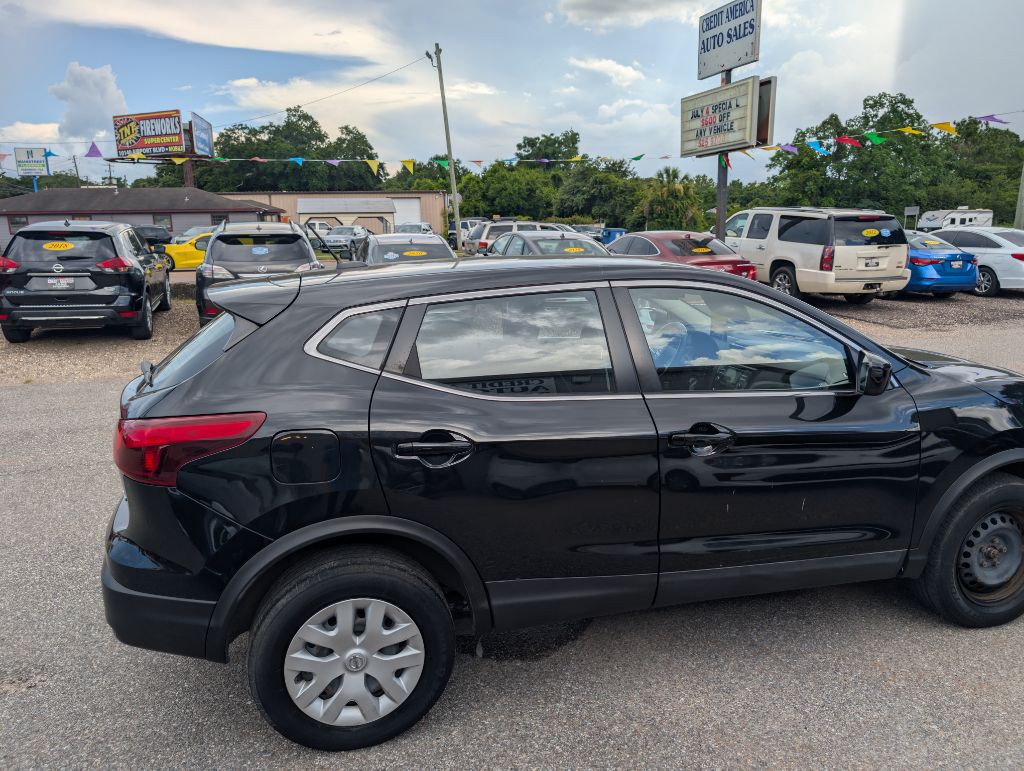 2018 Nissan Rogue Image 2