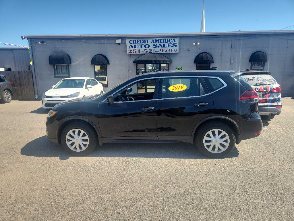 2019 Nissan Rogue Image 1