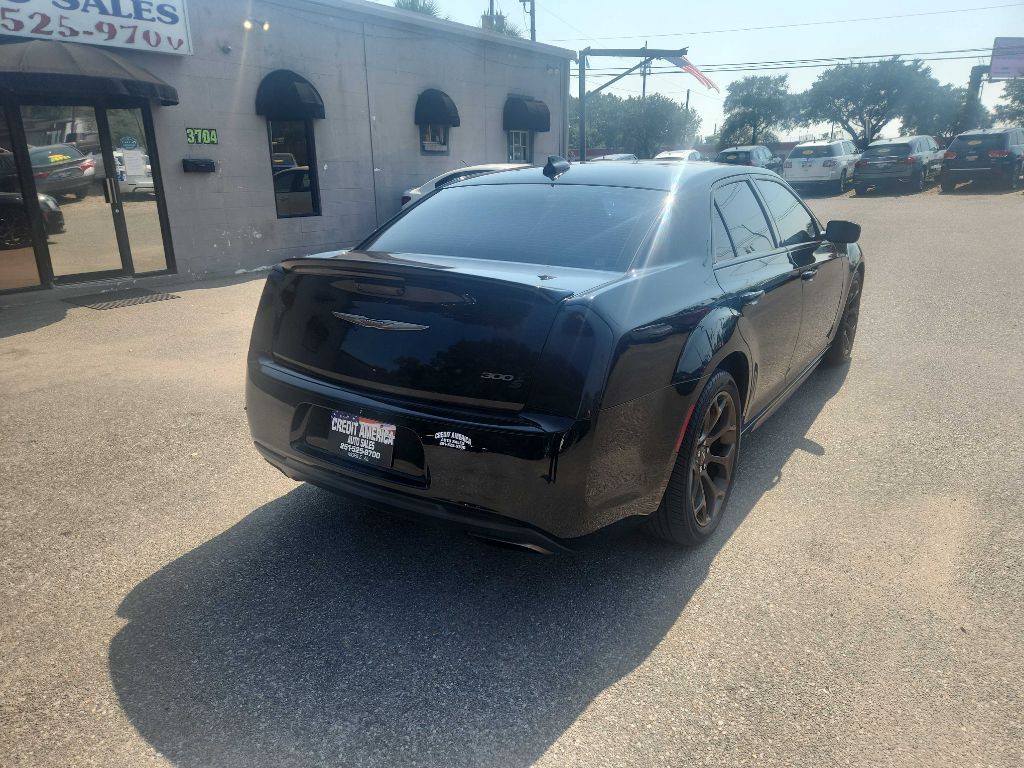 2016 Chrysler 300 Image 4