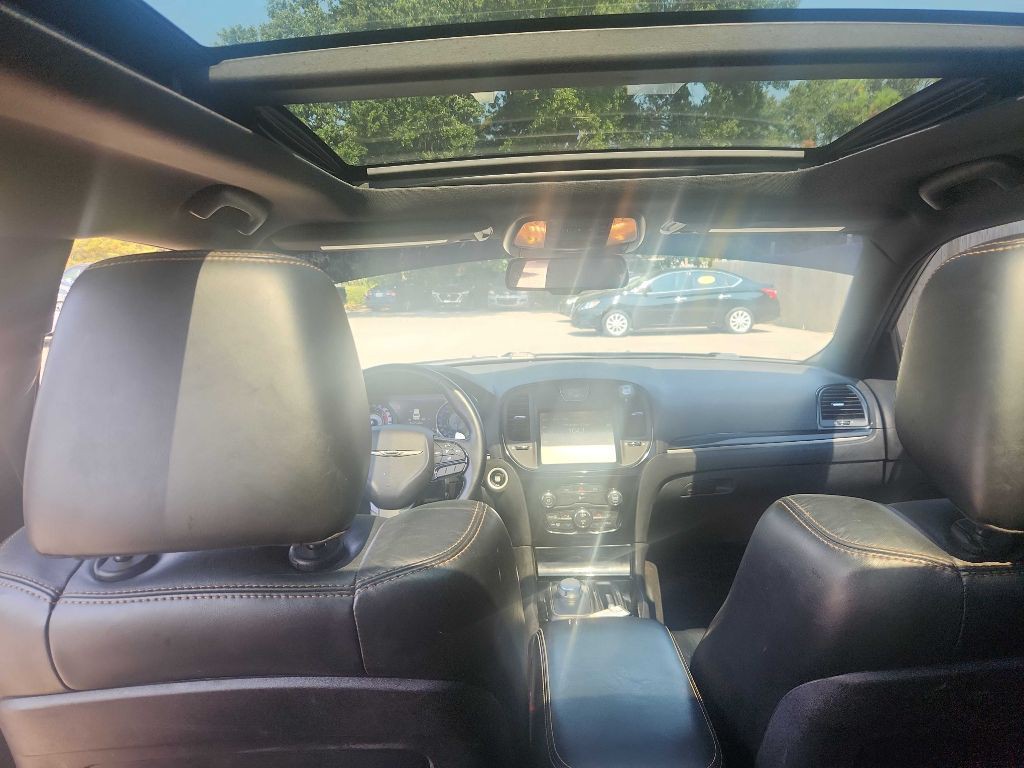 2016 Chrysler 300 Image 7