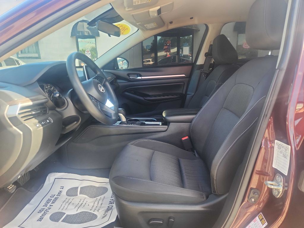 2023 Nissan Altima Image 2