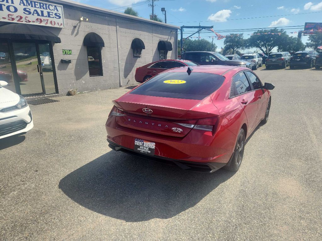 2022 Hyundai Elantra Image 3