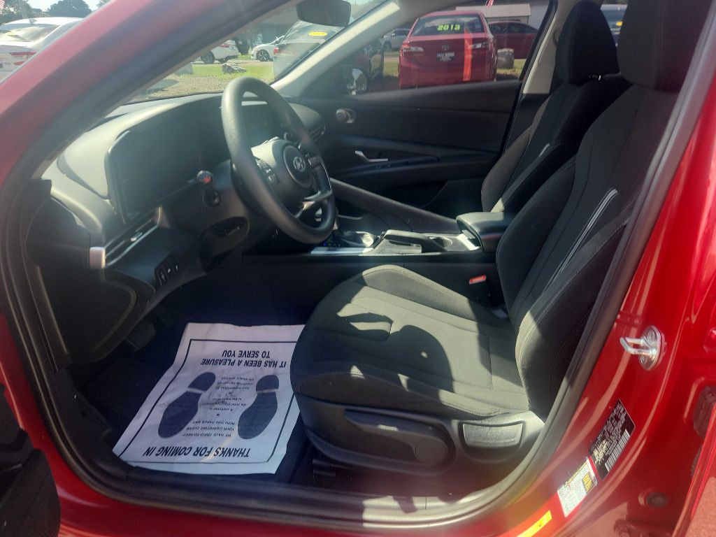 2022 Hyundai Elantra Image 5