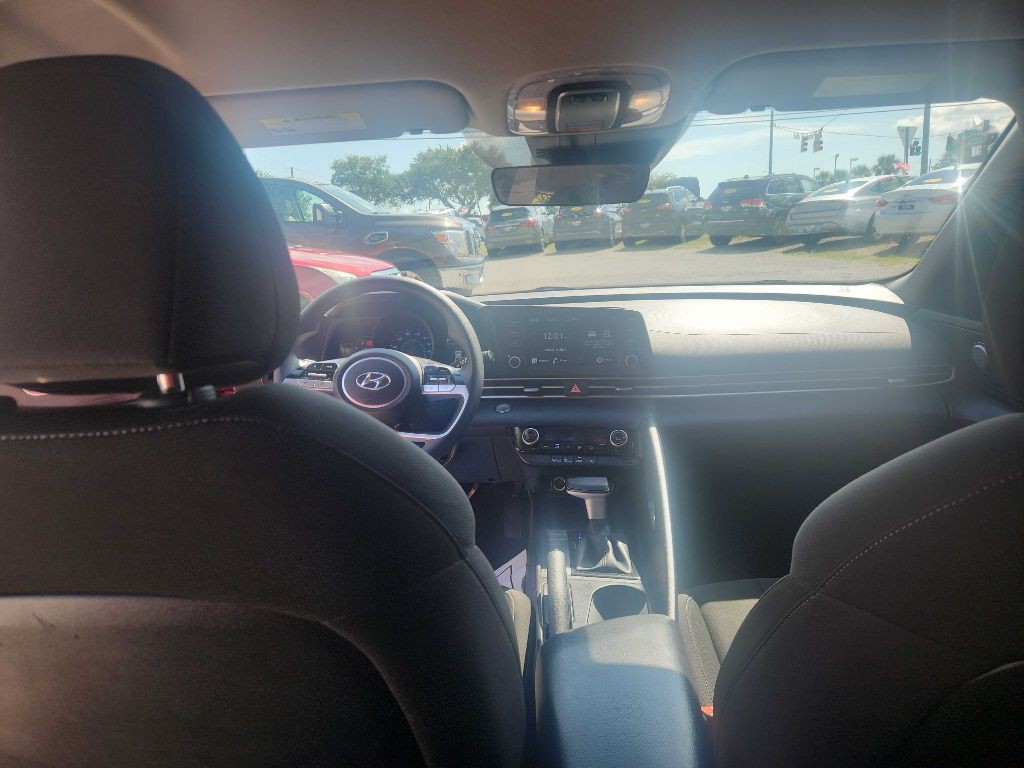 2022 Hyundai Elantra Image 7