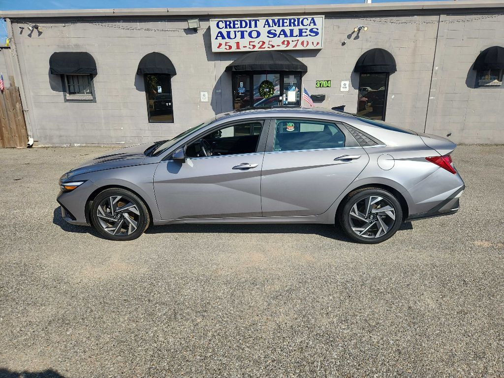 2025 Hyundai Elantra Image 1