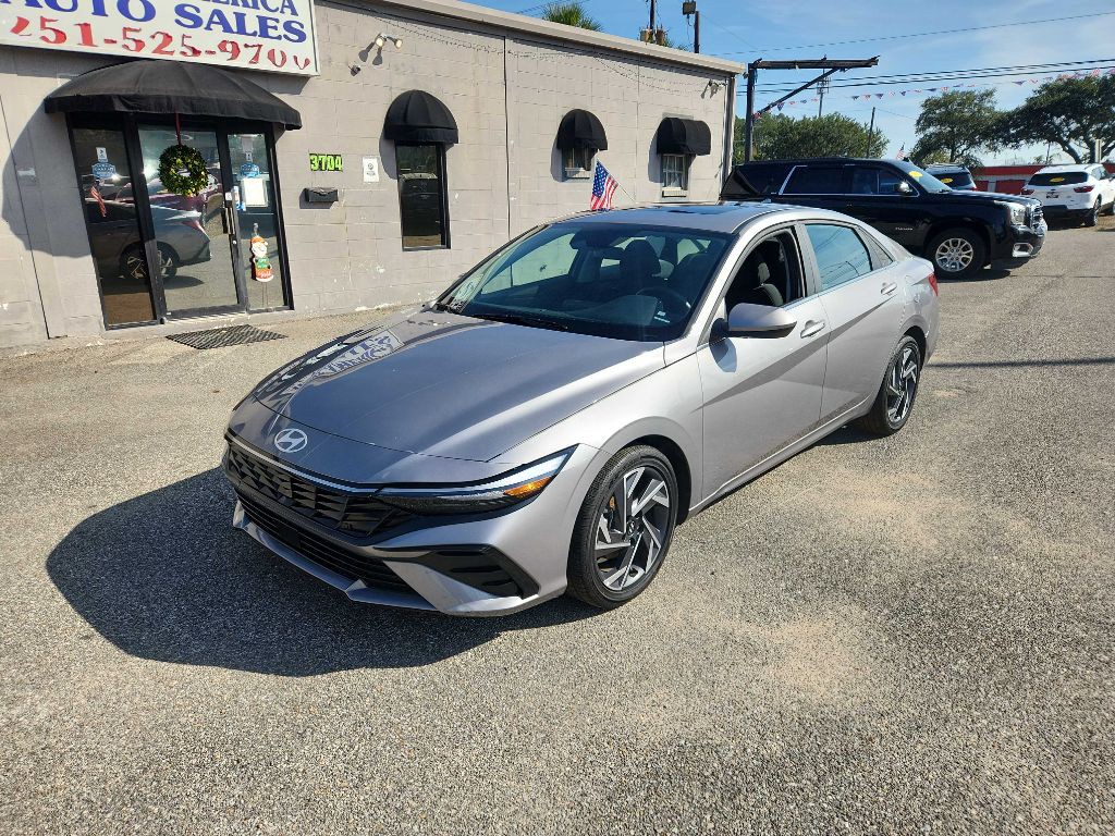 2025 Hyundai Elantra Image 2