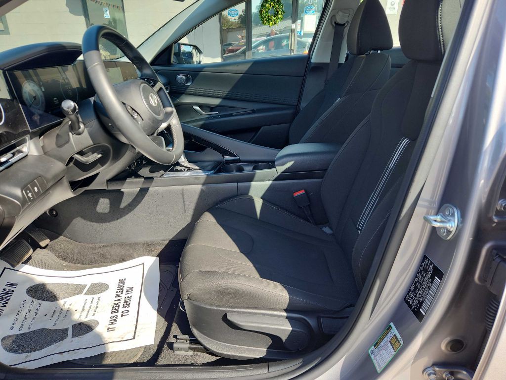 2025 Hyundai Elantra Image 5