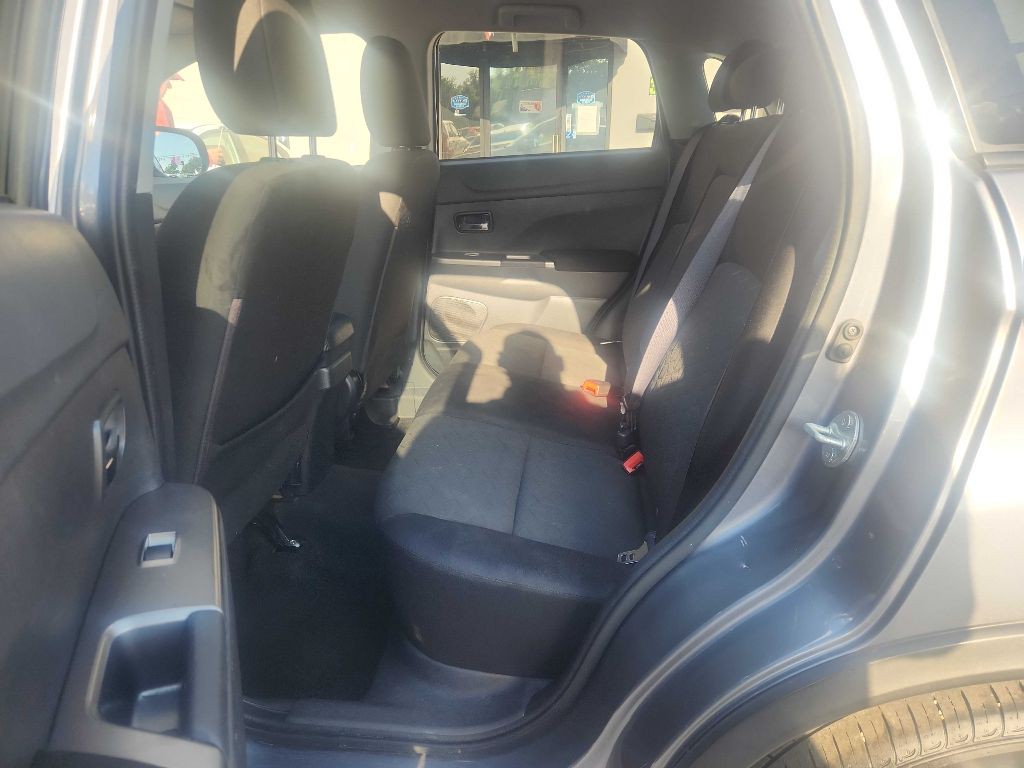 2021 Mitsubishi Outlander Image 6