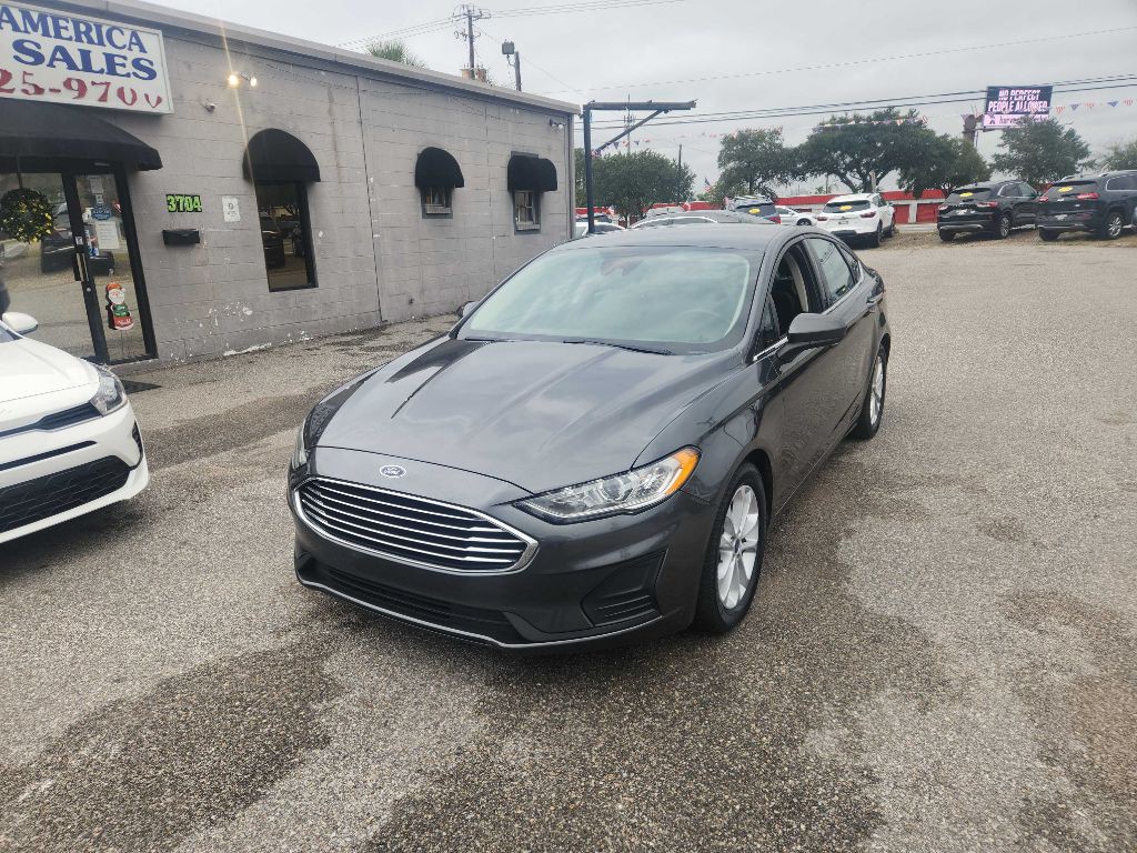 2020 Ford Fusion Image 2