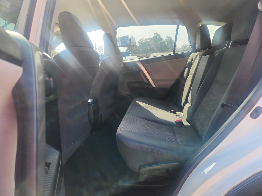 2015 Toyota Rav4 Image 6