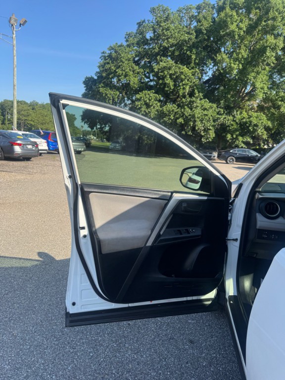 2015 Toyota Rav4 Image 5