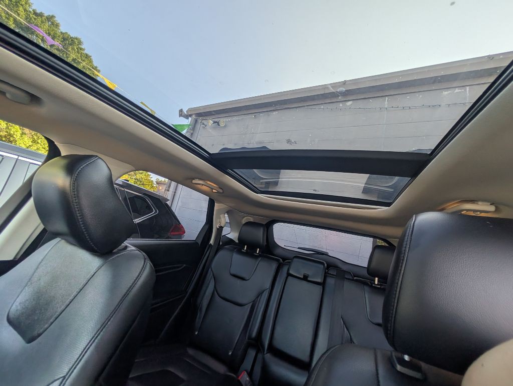 2020 Ford Edge Image 9