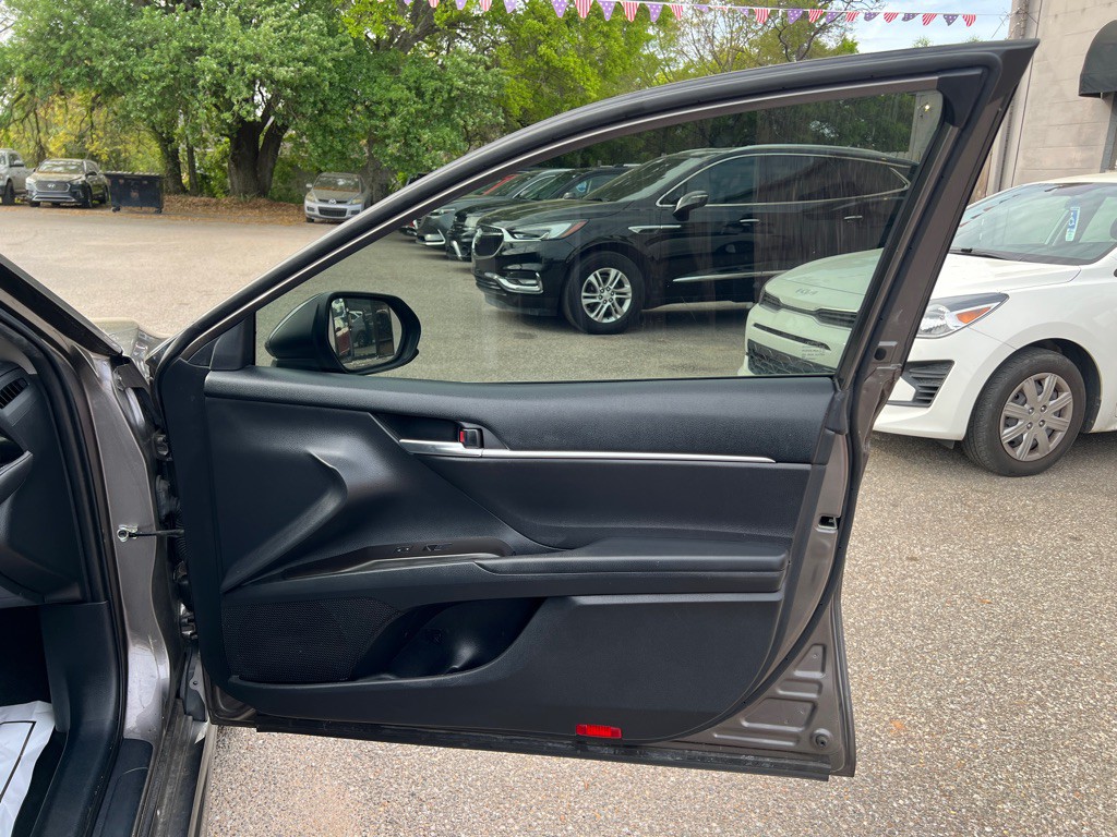 2021 Toyota Camry Image 18