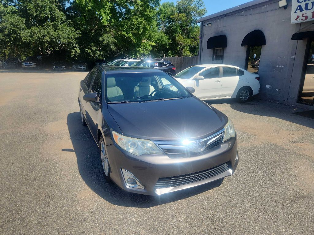 2014 Toyota Camry Image 2