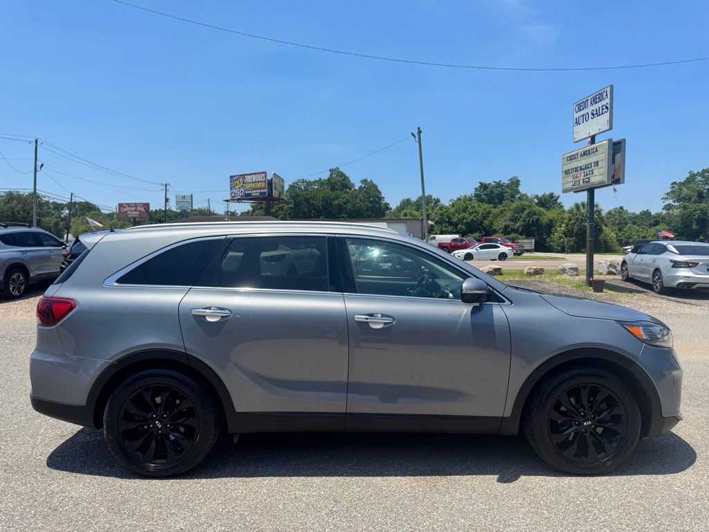 2020 Kia Sorento Image 1
