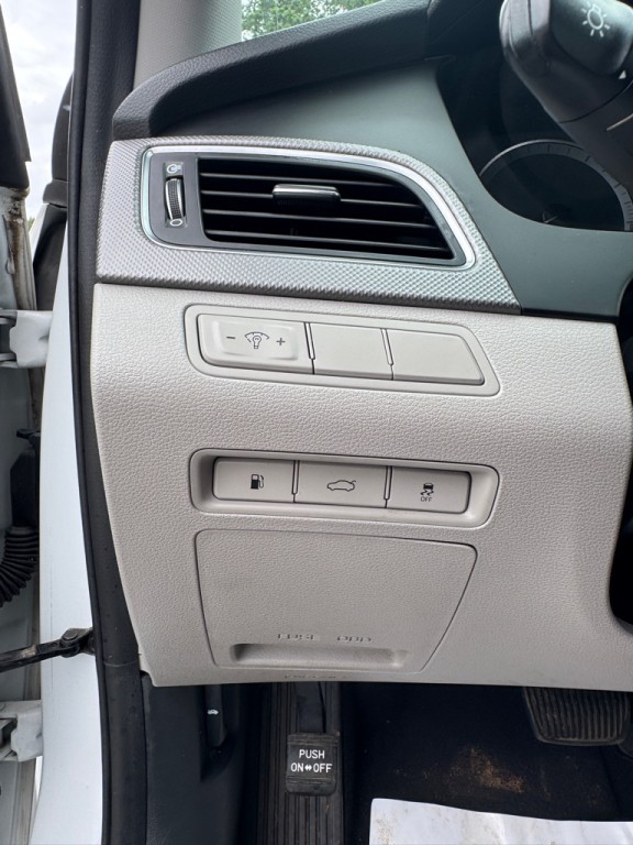 2017 Hyundai Sonata Image 8