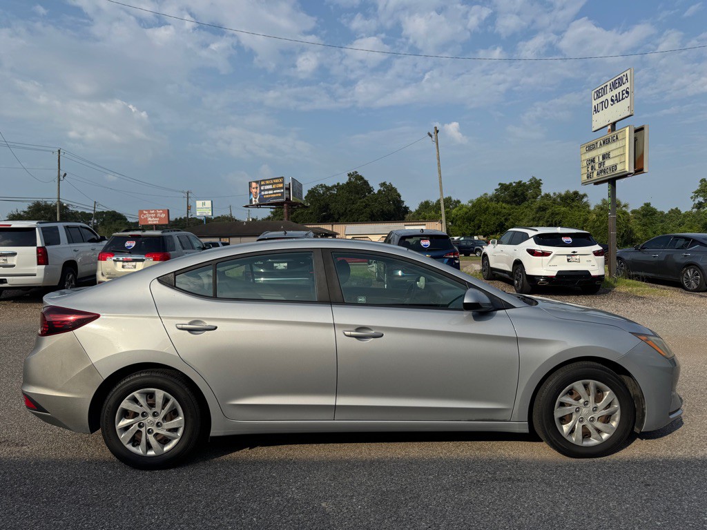 2020 Hyundai Elantra Image 3
