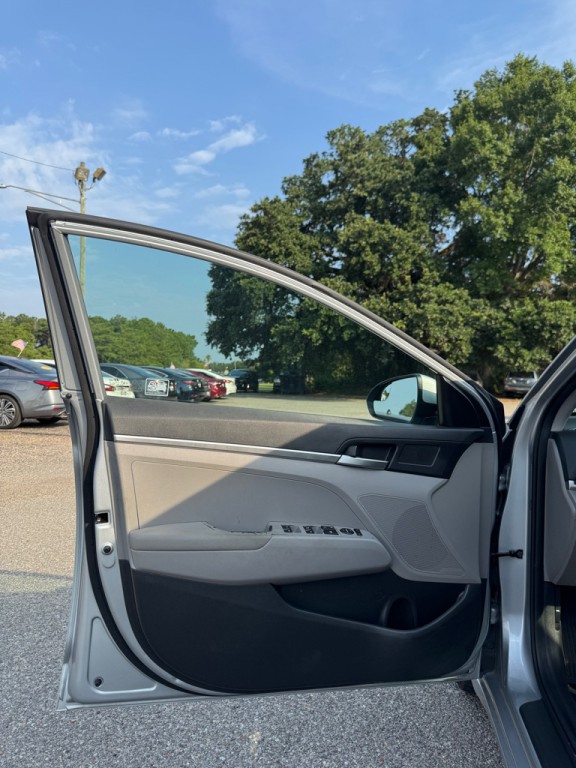 2020 Hyundai Elantra Image 5