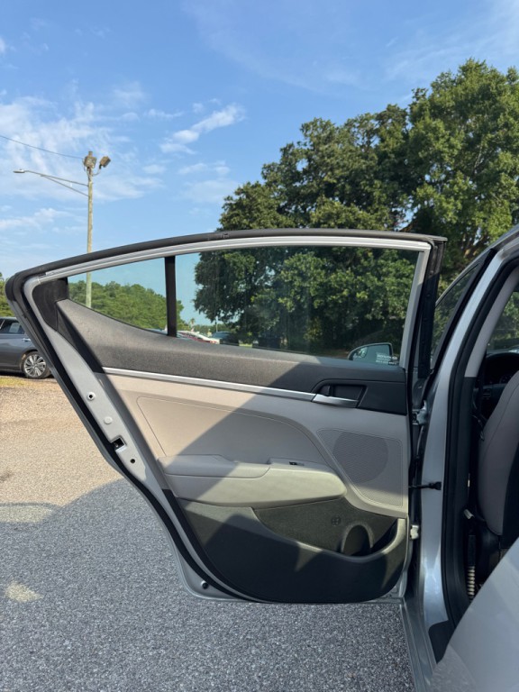 2020 Hyundai Elantra Image 7