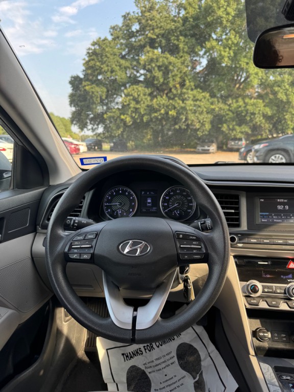 2020 Hyundai Elantra Image 12