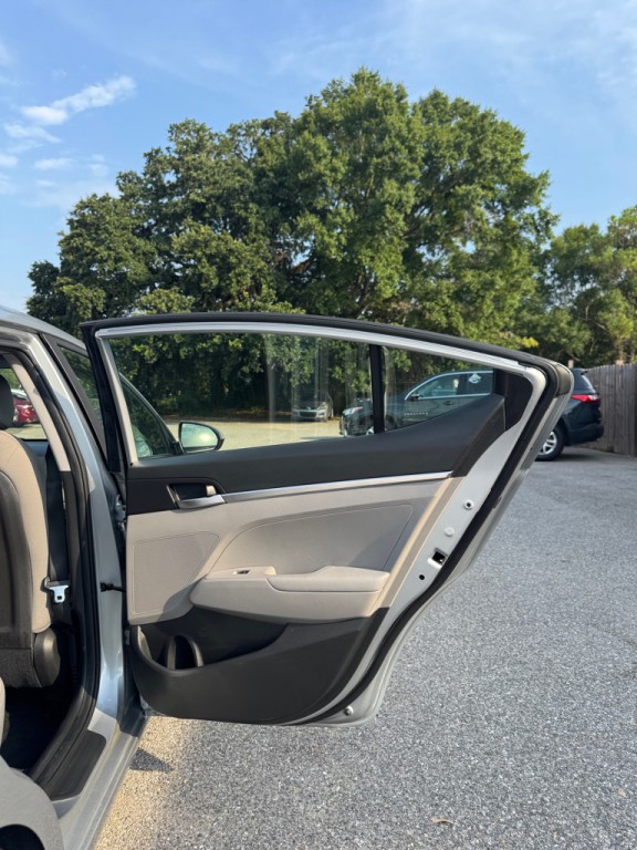 2020 Hyundai Elantra Image 14