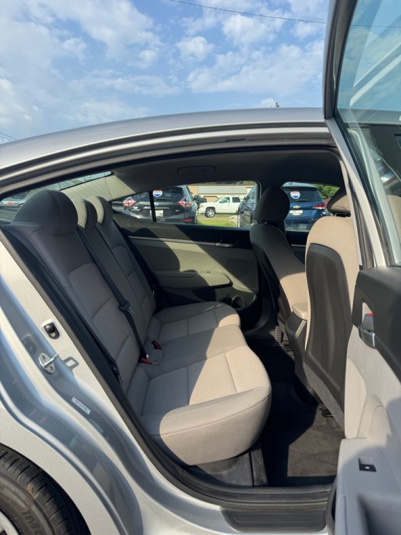 2020 Hyundai Elantra Image 15