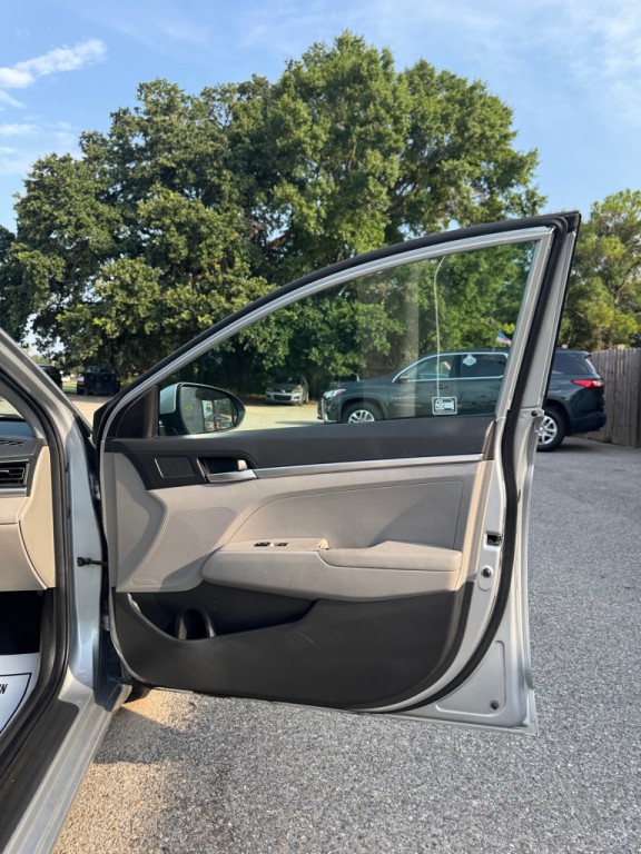 2020 Hyundai Elantra Image 16