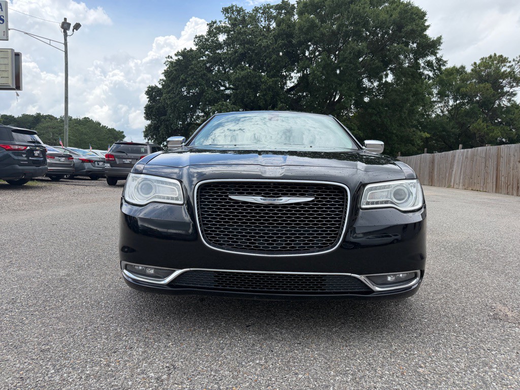 2015 Chrysler 300 Image 2