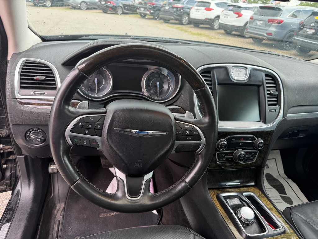 2015 Chrysler 300 Image 8