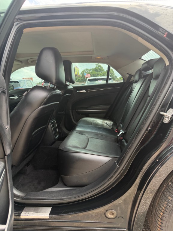 2015 Chrysler 300 Image 12
