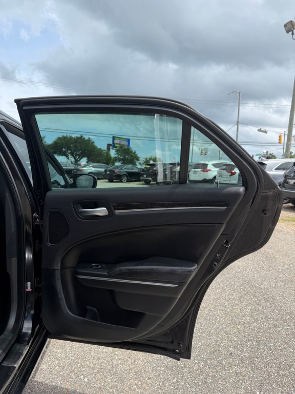 2015 Chrysler 300 Image 15