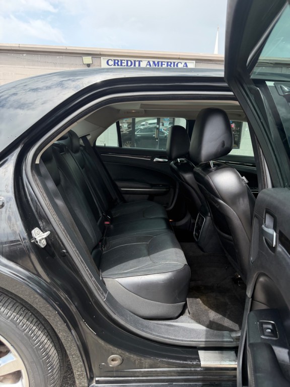 2015 Chrysler 300 Image 16