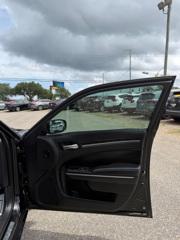 2015 Chrysler 300 Image 17