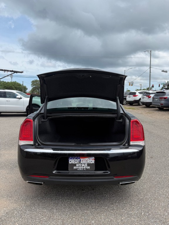 2015 Chrysler 300 Image 21
