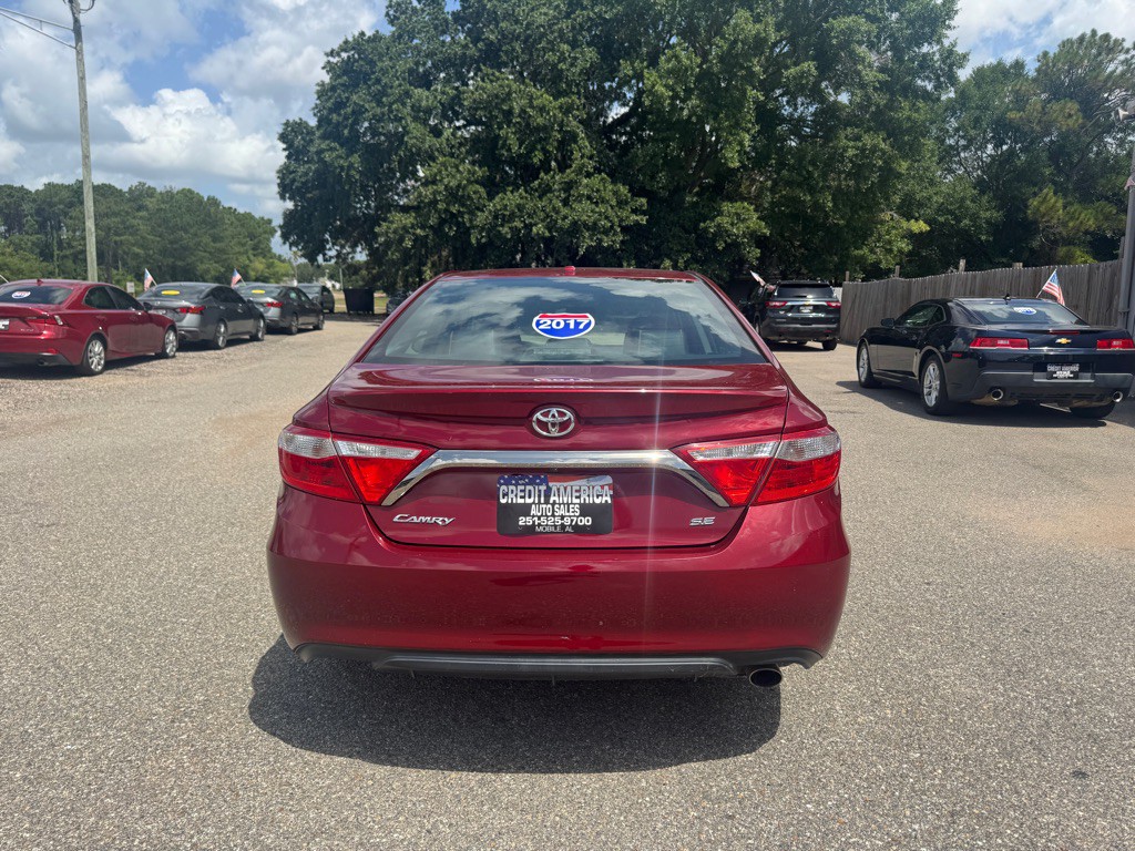 2017 Toyota Camry Image 2
