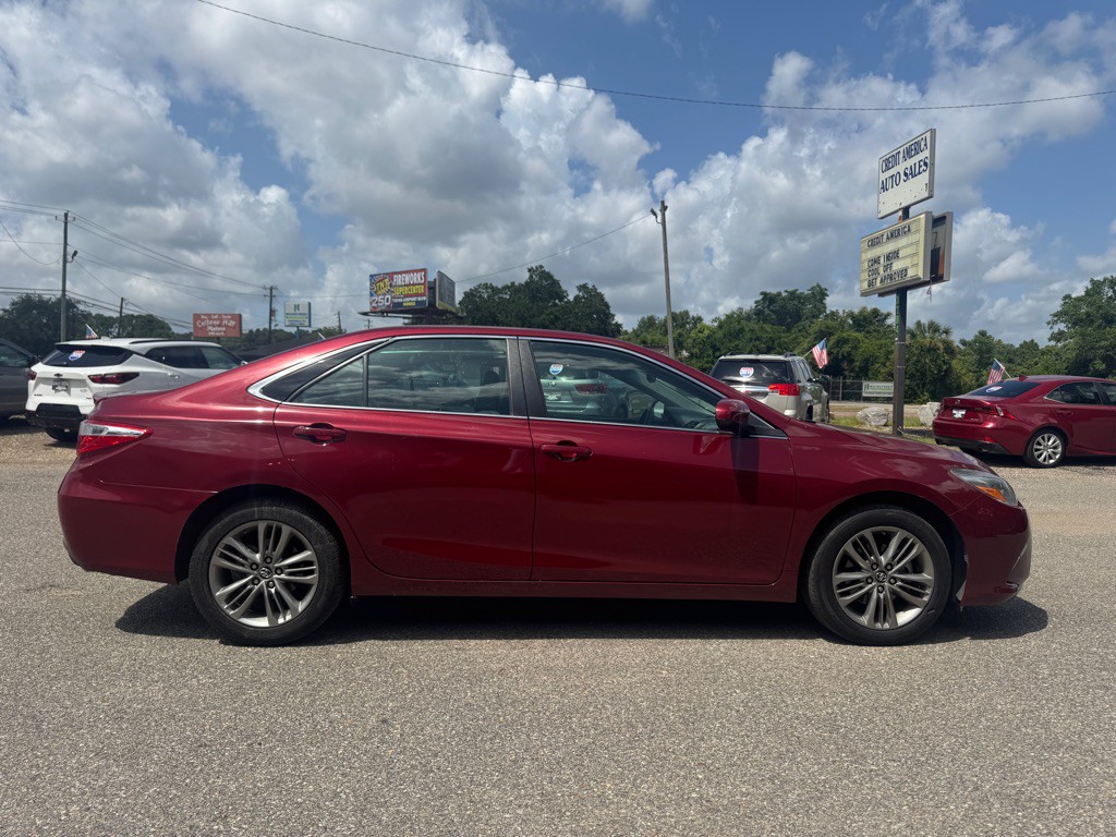 2017 Toyota Camry Image 3