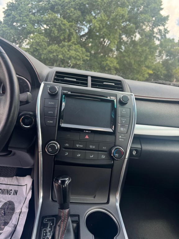 2017 Toyota Camry Image 9
