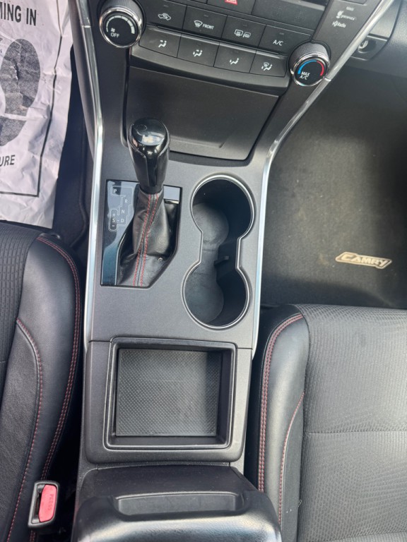 2017 Toyota Camry Image 10