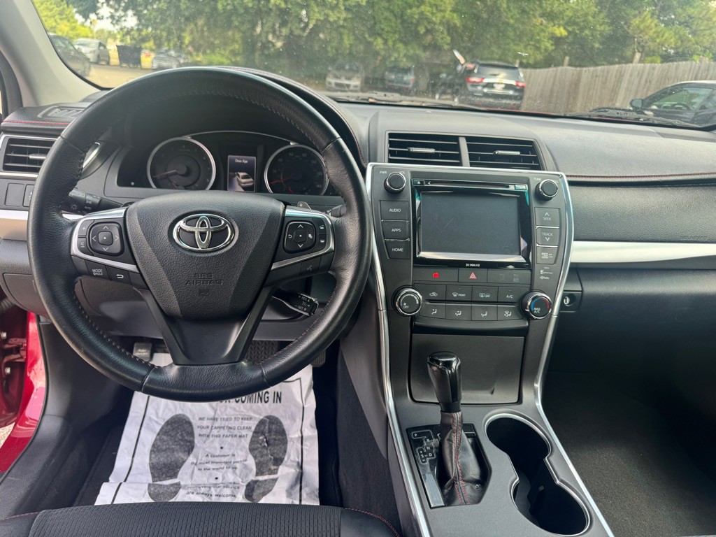 2017 Toyota Camry Image 11