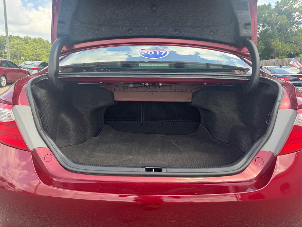 2017 Toyota Camry Image 15
